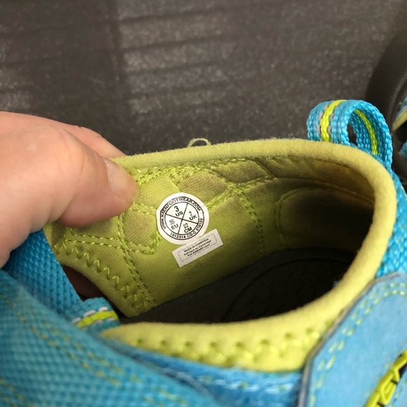 Keens kids turquoise and yellow sandals - Picture 8 of 8